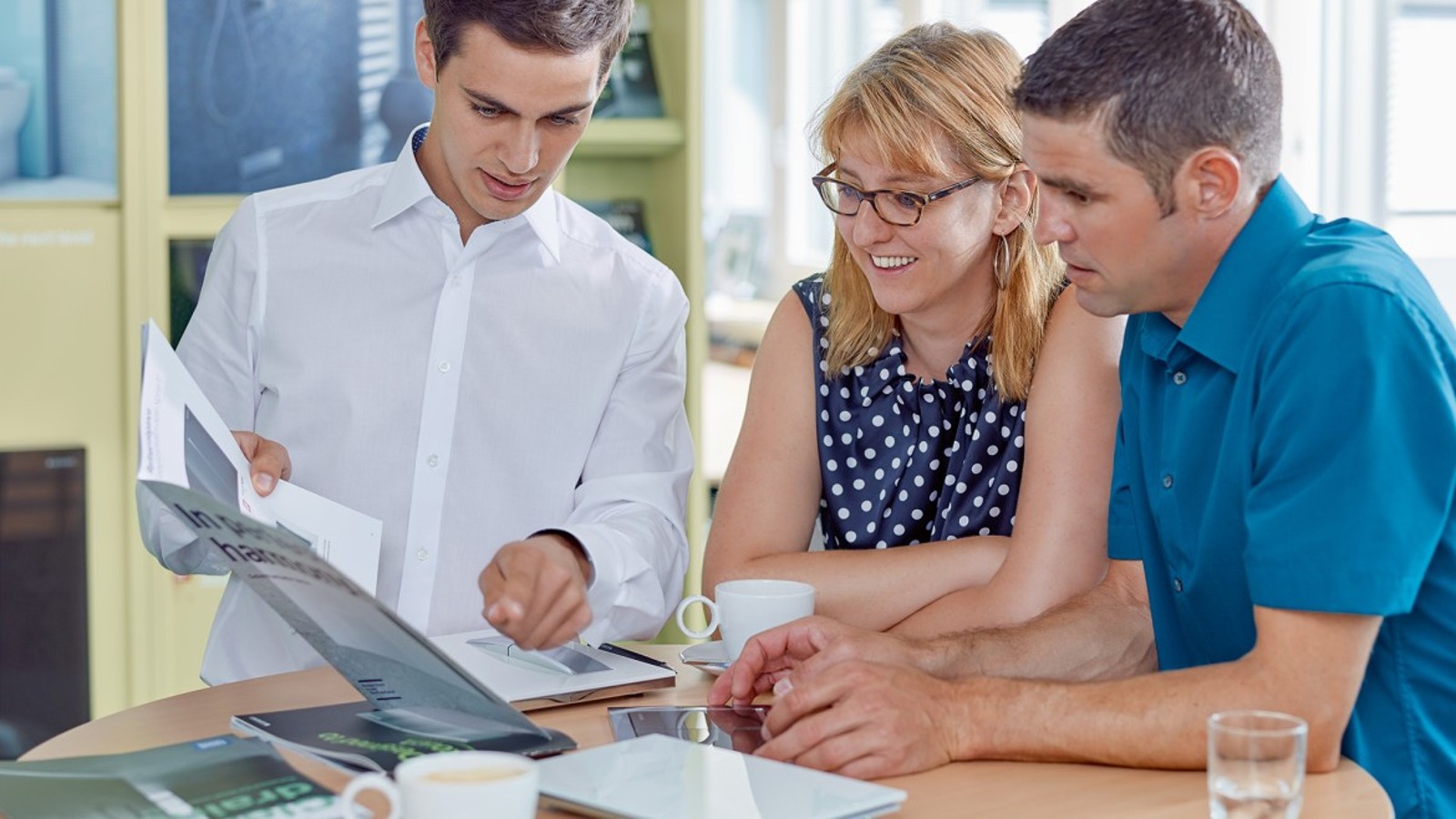 Kunder i showroom Kunder i showroom