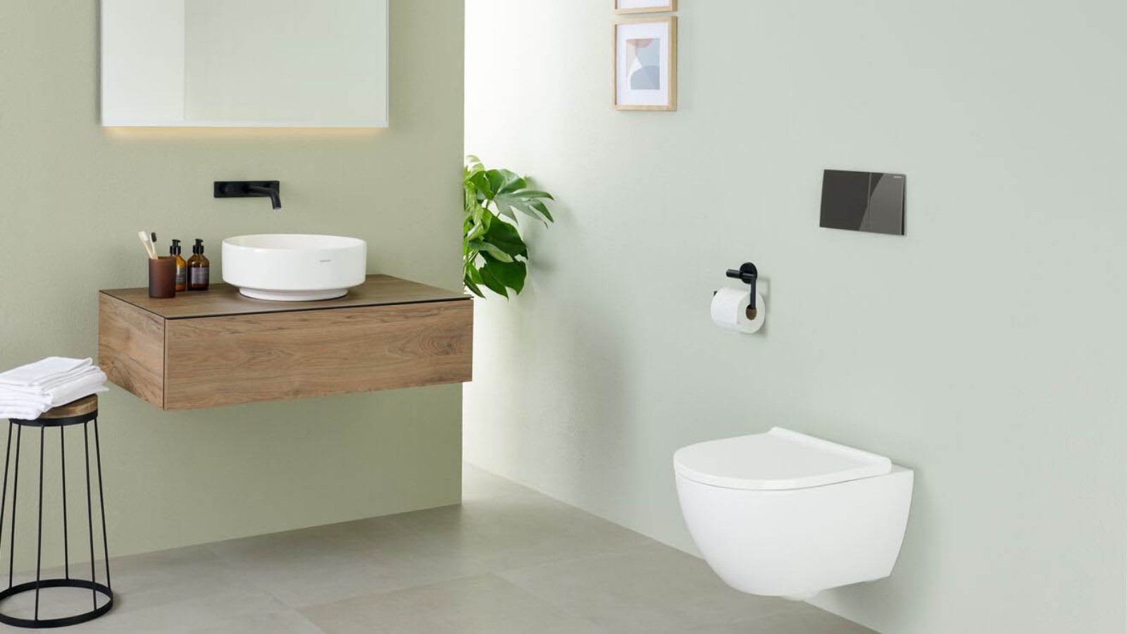 Ett litet badrum - vägghängda lösningar