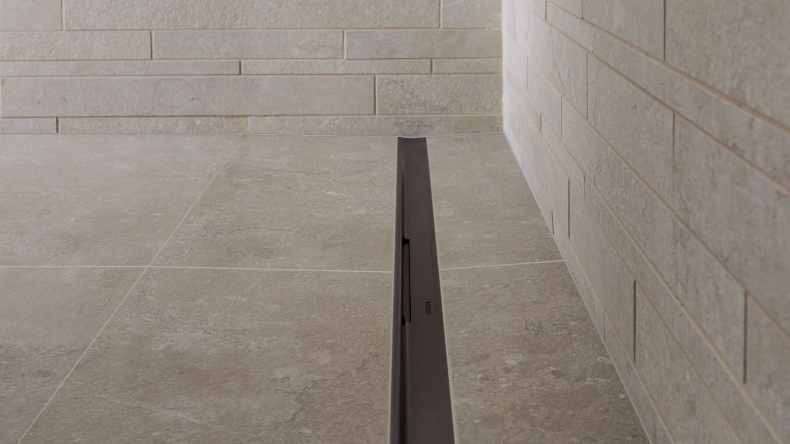 Dusch med Geberit CleanLine50 golvränna Dusch med Geberit CleanLine50 golvränna