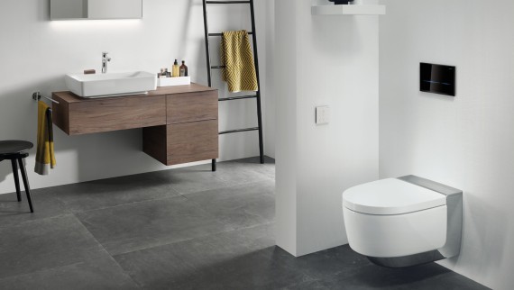 Beröringsfri toalettspolning med Geberit Sigma80 spolplatta i kombination med Geberit AquaClean Mera duschtoalett Beröringsfri toalettspolning med Geberit Sigma80 spolplatta i kombination med Geberit AquaClean Mera duschtoalett