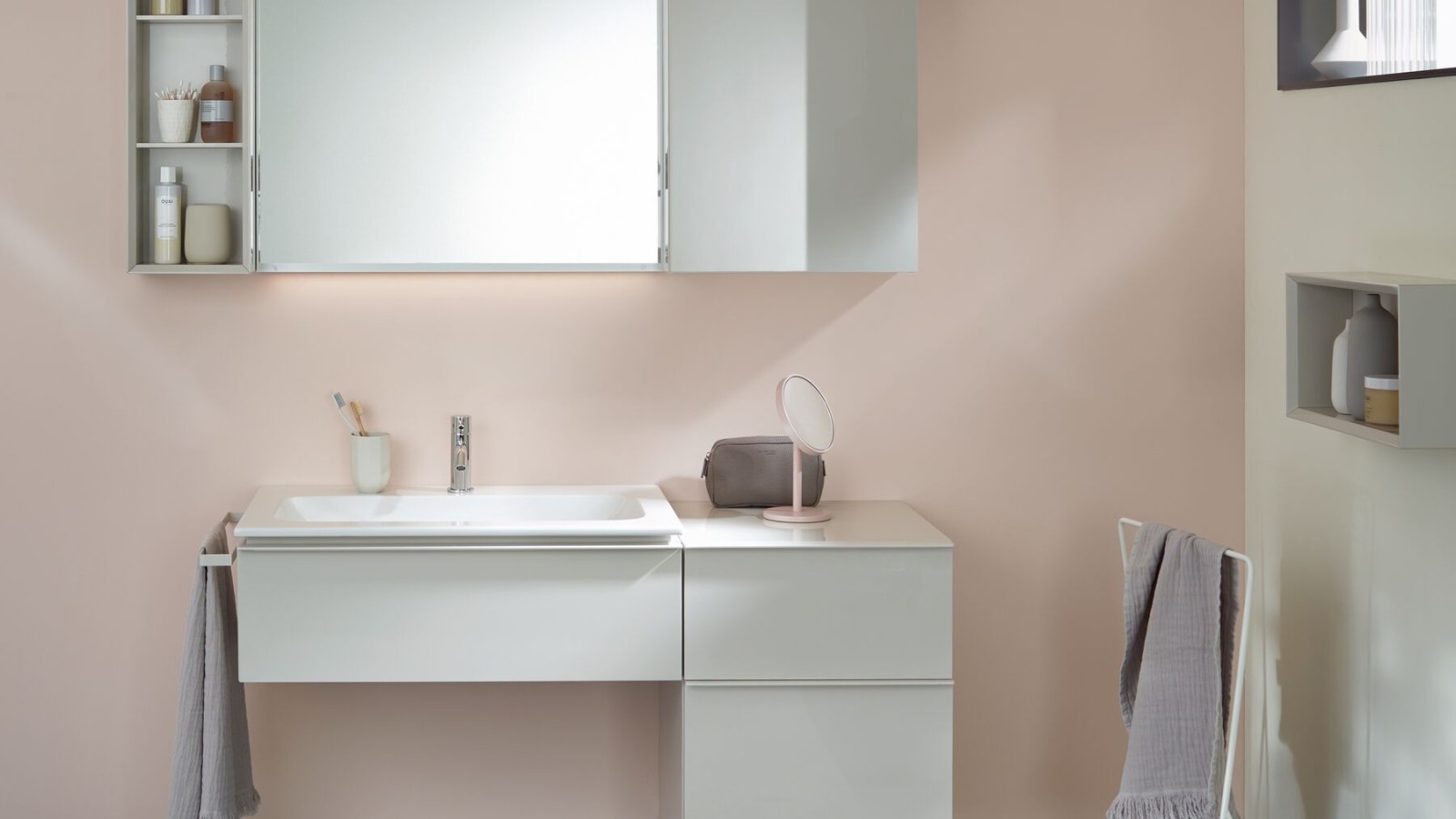 Geberit iCon underskåp med sidoskåp och öppen hylla Geberit iCon underskåp med sidoskåp och öppen hylla