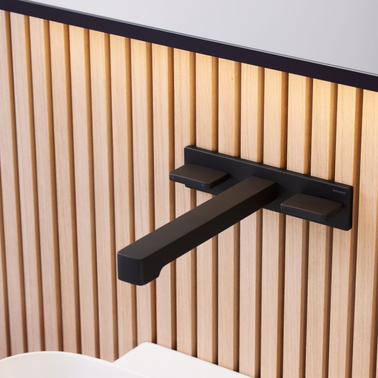 Rektangulär väggmonterad Geberit ONE-blandare i matt svart