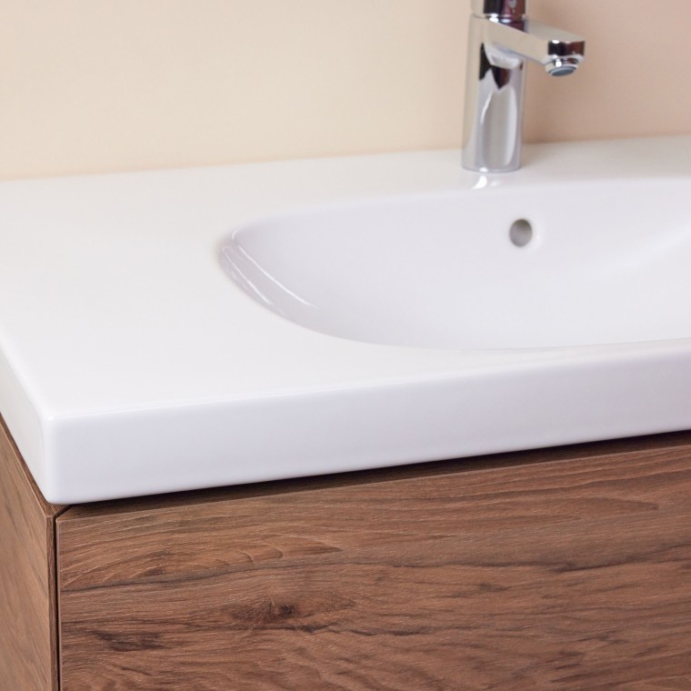 I Mix & Match kan du kombinera keramiska enheter och möbler från tre av Geberits badrumsserier (här: Geberit Acanto-tvättställ med ett Geberit ONE-skåp). I Mix & Match kan du kombinera keramiska enheter och möbler från tre av Geberits badrumsserier (här: Geberit Acanto-tvättställ med ett Geberit ONE-skåp).
