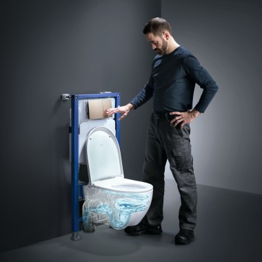 Aktivering av TurboFlush-tekniken på en Geberit Acanto-toalett