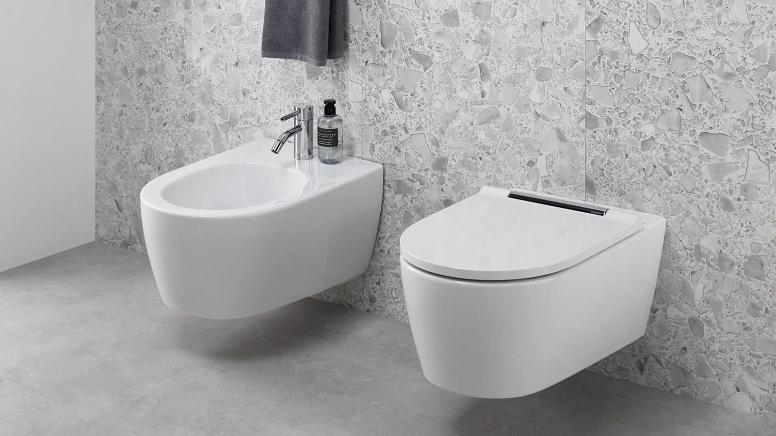 Kombination av Geberit ONE bidé och AquaClean Sela duschtoalett Kombination av Geberit ONE bidé och AquaClean Sela duschtoalett