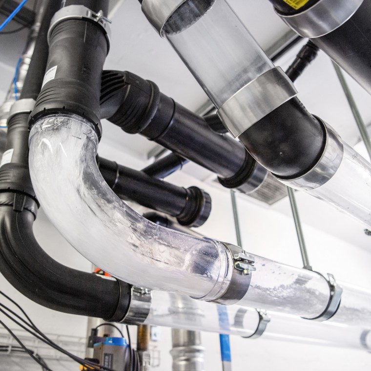 Geberits avloppstorn i Jona, Schweiz Geberits avloppstorn i Jona, Schweiz