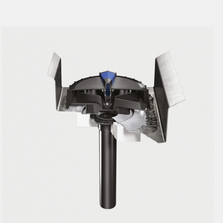 Installation av Geberit Pluvia takavvattningssystem på ett tak med hängrännor av stål