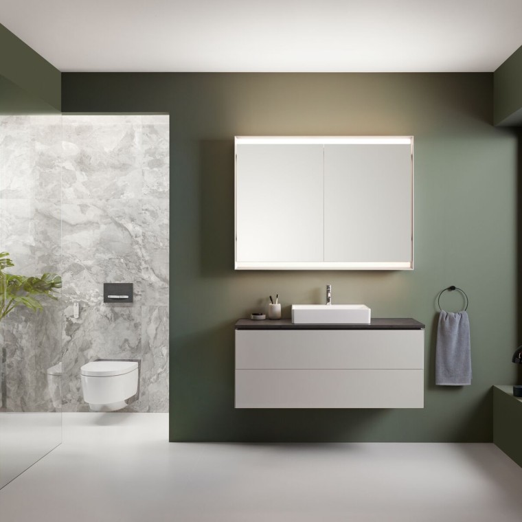 Geberit Mera Comfort med blank kromad designkåpa Geberit Mera Comfort med blank kromad designkåpa
