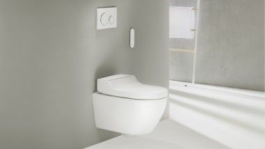 Geberit AquaClean Tuma Comfort med fjärrkontroll och spolplatta Sigma 20
