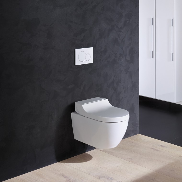Geberit AquaClean Tuma duschtoalett med vit designkåpa Geberit AquaClean Tuma duschtoalett med vit designkåpa