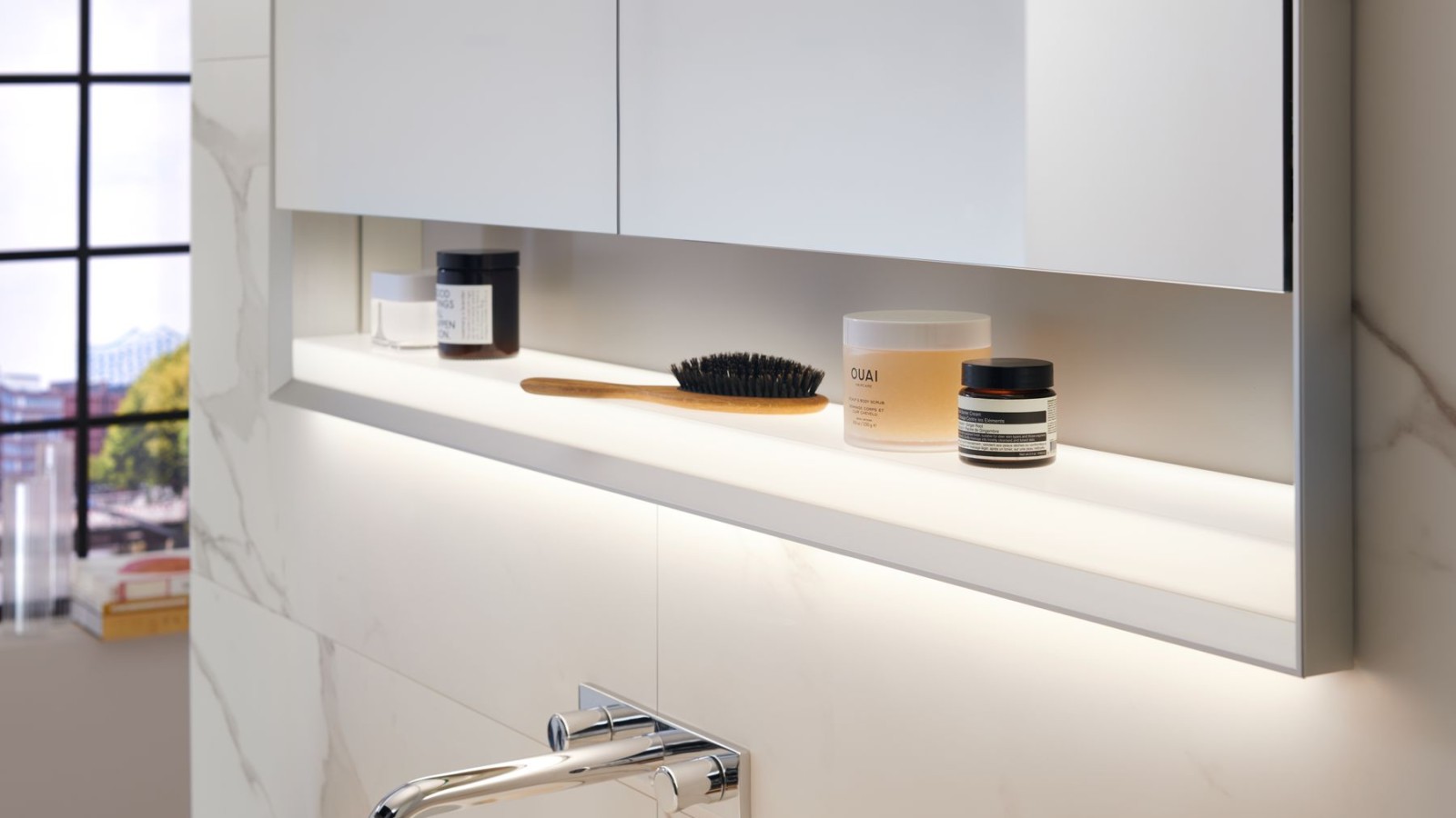 Geberit ONE spegelskåp med Geberit ComfortLight belysningskoncept Geberit ONE spegelskåp med Geberit ComfortLight belysningskoncept