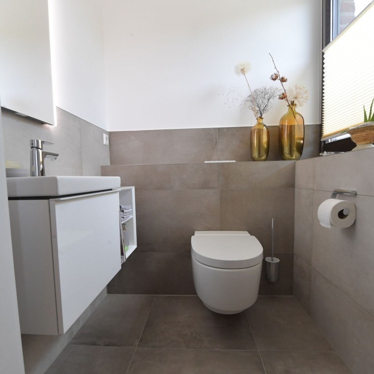 Geberit AquaClean Mera Classic duschtoalett och tvättställ med underskåp Geberit AquaClean Mera Classic duschtoalett och tvättställ med underskåp