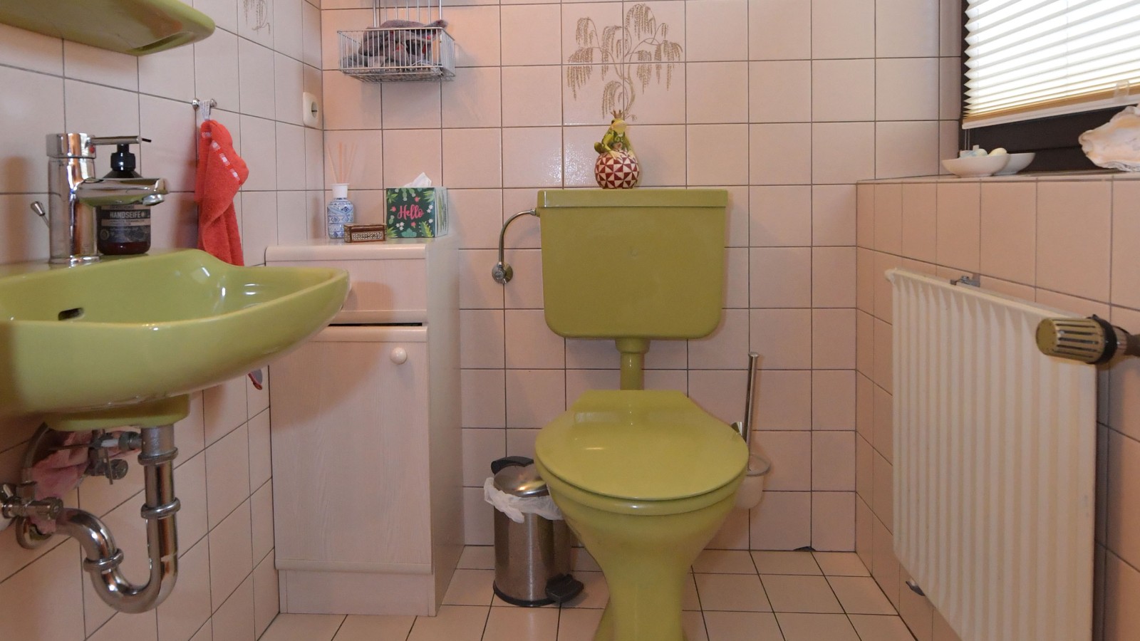 Den gröna gästtoaletten från 80-talet före renoveringen Den gröna gästtoaletten från 80-talet före renoveringen