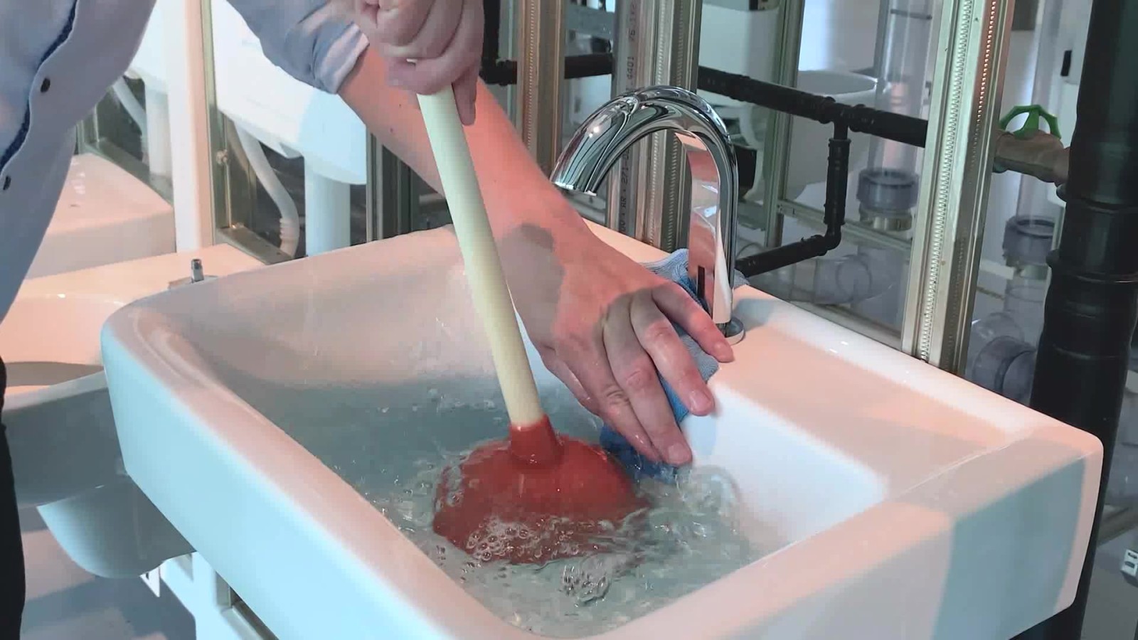 Pumpa vaskrensaren upp och ner Pumpa vaskrensaren upp och ner