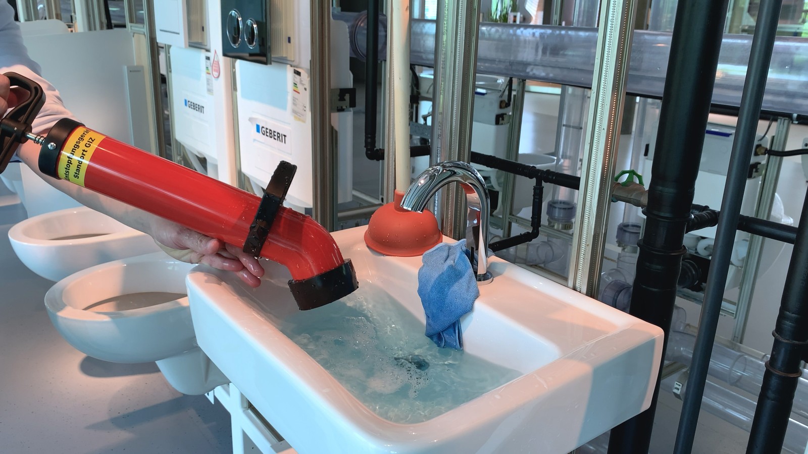 En rörrensare under användning En rörrensare under användning