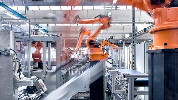 Produktion av Geberit inbyggnadscisterner (© Geberit)