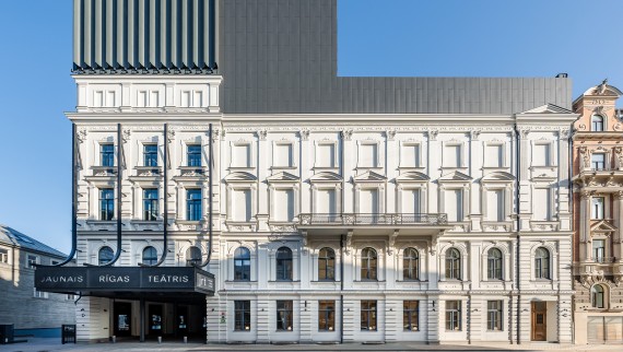 Från förfallen gammal byggnad till arkitektonisk pärla: the New Riga Theatre (© Jānis Salmanis)