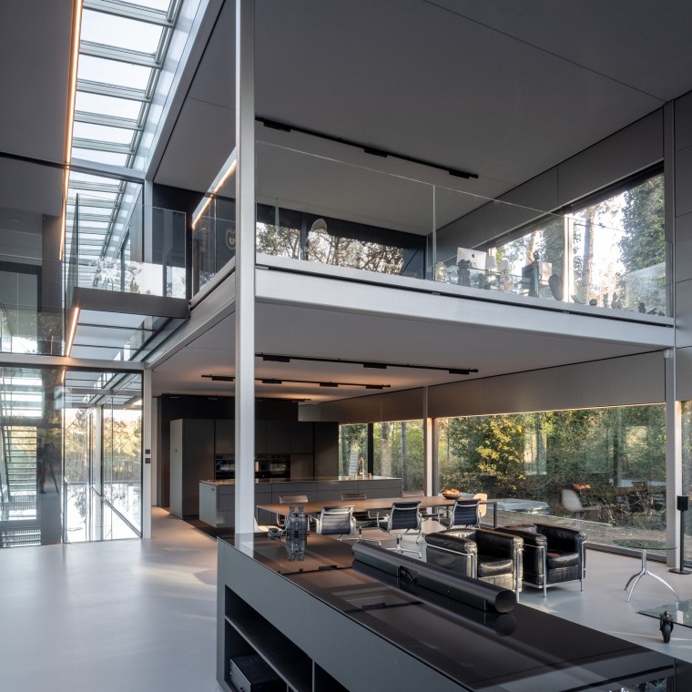 Byggnaden är nästan helt demonterbar och återanvändbar (© Lucas van der Wee)