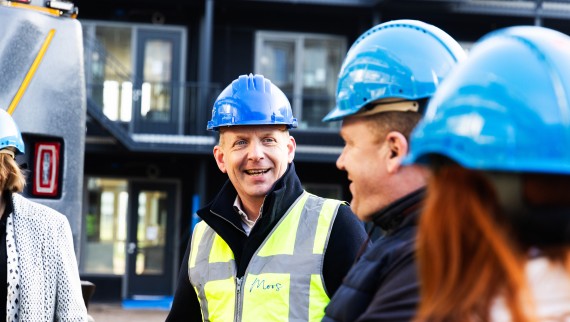 Miljöingenjören och entreprenören Michel Baars tillämpar modulärt byggande och den cirkulära ekonomin inom byggbranschen (© Fotostudio Gerard-Jan Vlekke/Fotovak BV) Miljöingenjören och entreprenören Michel Baars tillämpar modulärt byggande och den cirkulära ekonomin inom byggbranschen (© Fotostudio Gerard-Jan Vlekke/Fotovak BV)