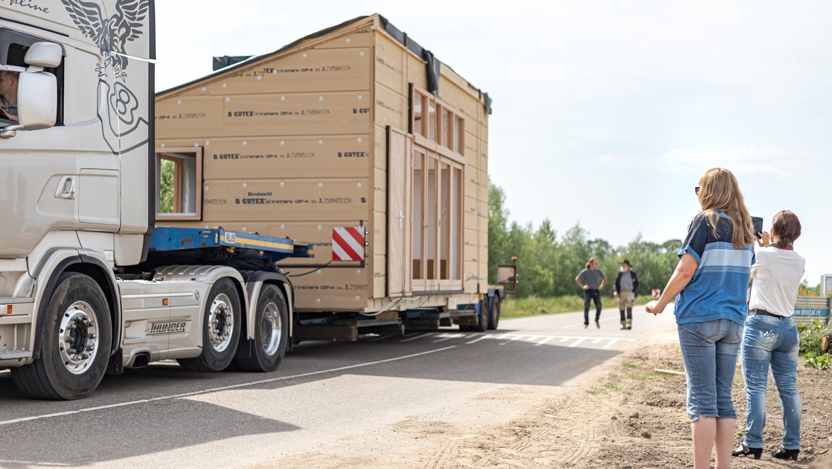 Transport av Tiny House (© Chiela van Meerwijk)