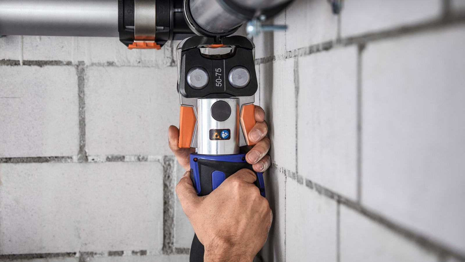 Geberit FlowFit kan pressas i trånga utrymmen Geberit FlowFit kan pressas i trånga utrymmen