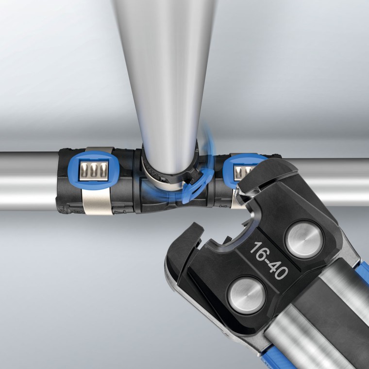Geberit FlowFit försörjningssystem är enkelt att använda, även i svåråtkomliga utrymmen. Geberit FlowFit försörjningssystem är enkelt att använda, även i svåråtkomliga utrymmen.