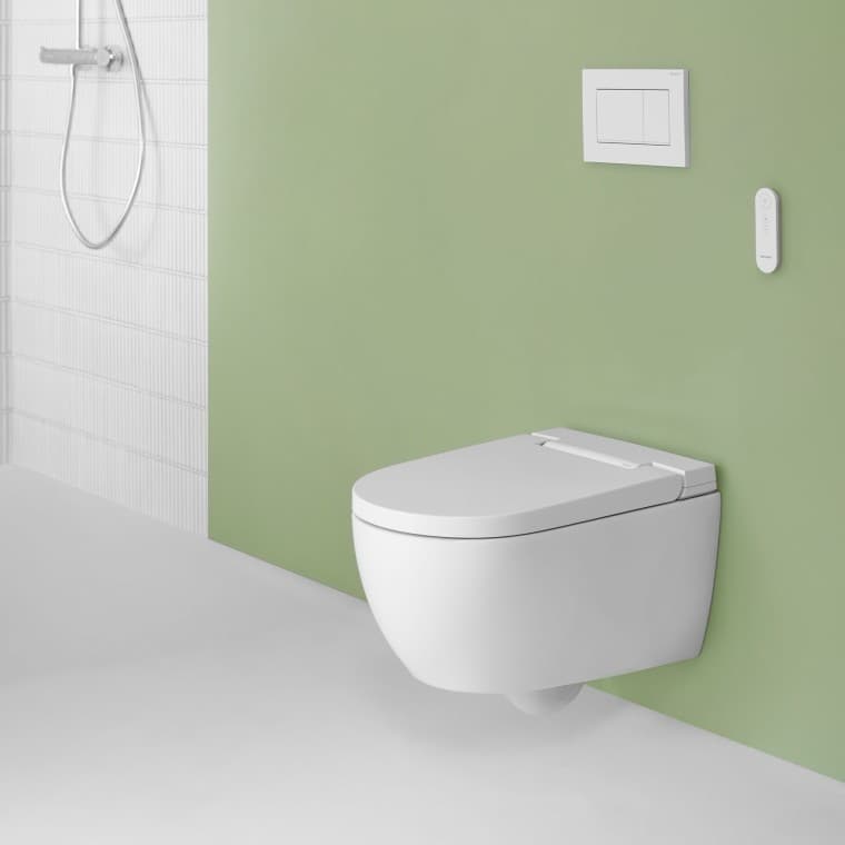 Duschtoaletten Geberit AquaClean Alba i ett mintgrönt badrum Duschtoaletten Geberit AquaClean Alba i ett mintgrönt badrum