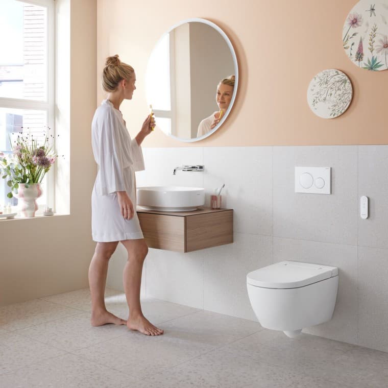 Geberit AquaClean Alba duschtoalett i Geberit badrum Geberit AquaClean Alba duschtoalett i Geberit badrum