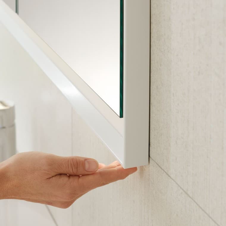 Enkel användning av Geberit ONE spegelskåp Enkel användning av Geberit ONE spegelskåp