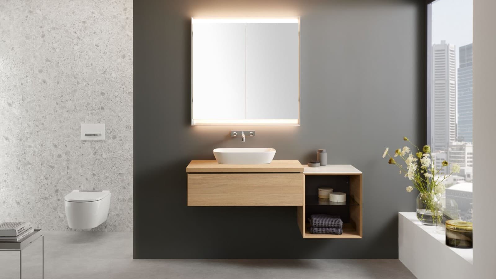 Geberit ONE badrum med spegelskåp (© Geberit) Geberit ONE badrum med spegelskåp (© Geberit)