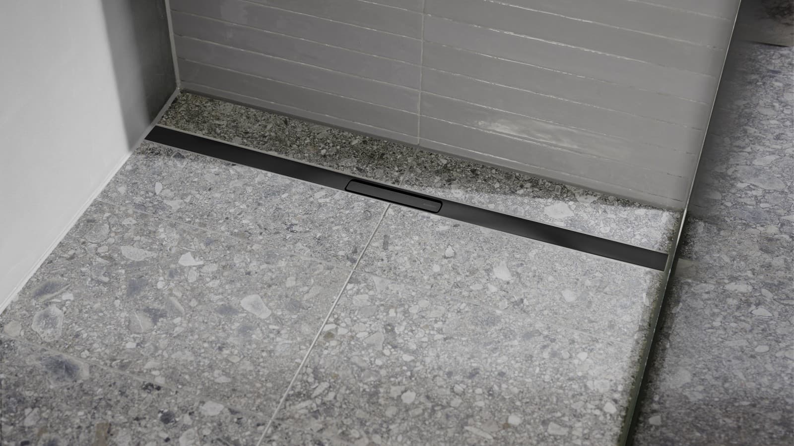 Geberit CleanLine30 golvränna i svart Geberit CleanLine30 golvränna i svart