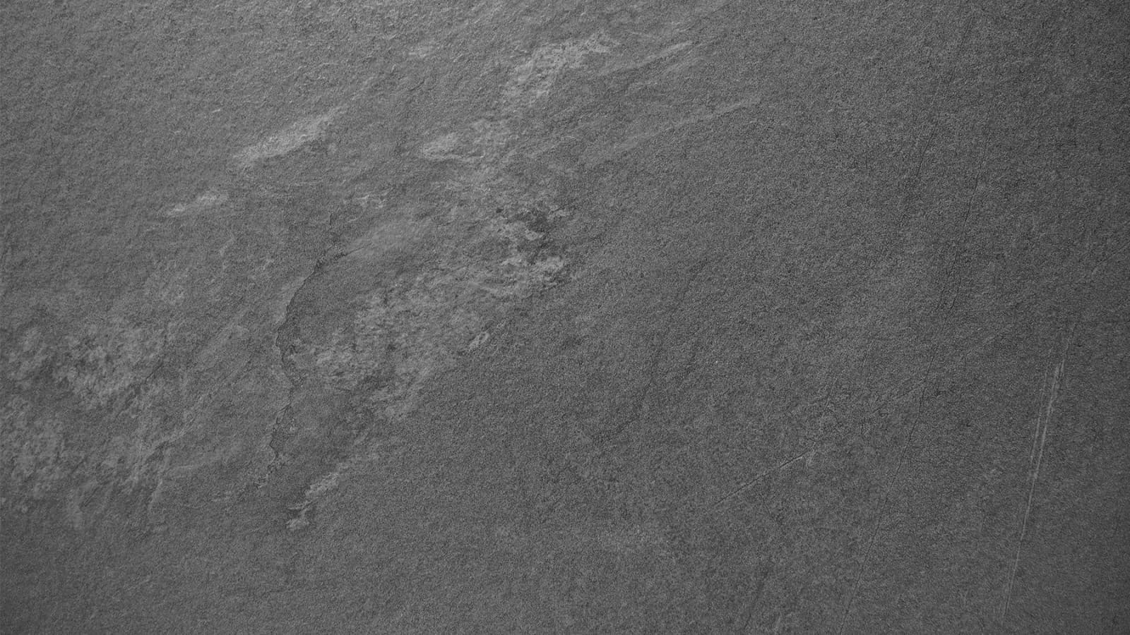 Stengods: Monolith frontbeklädnad i skiffer Stengods: Monolith frontbeklädnad i skiffer