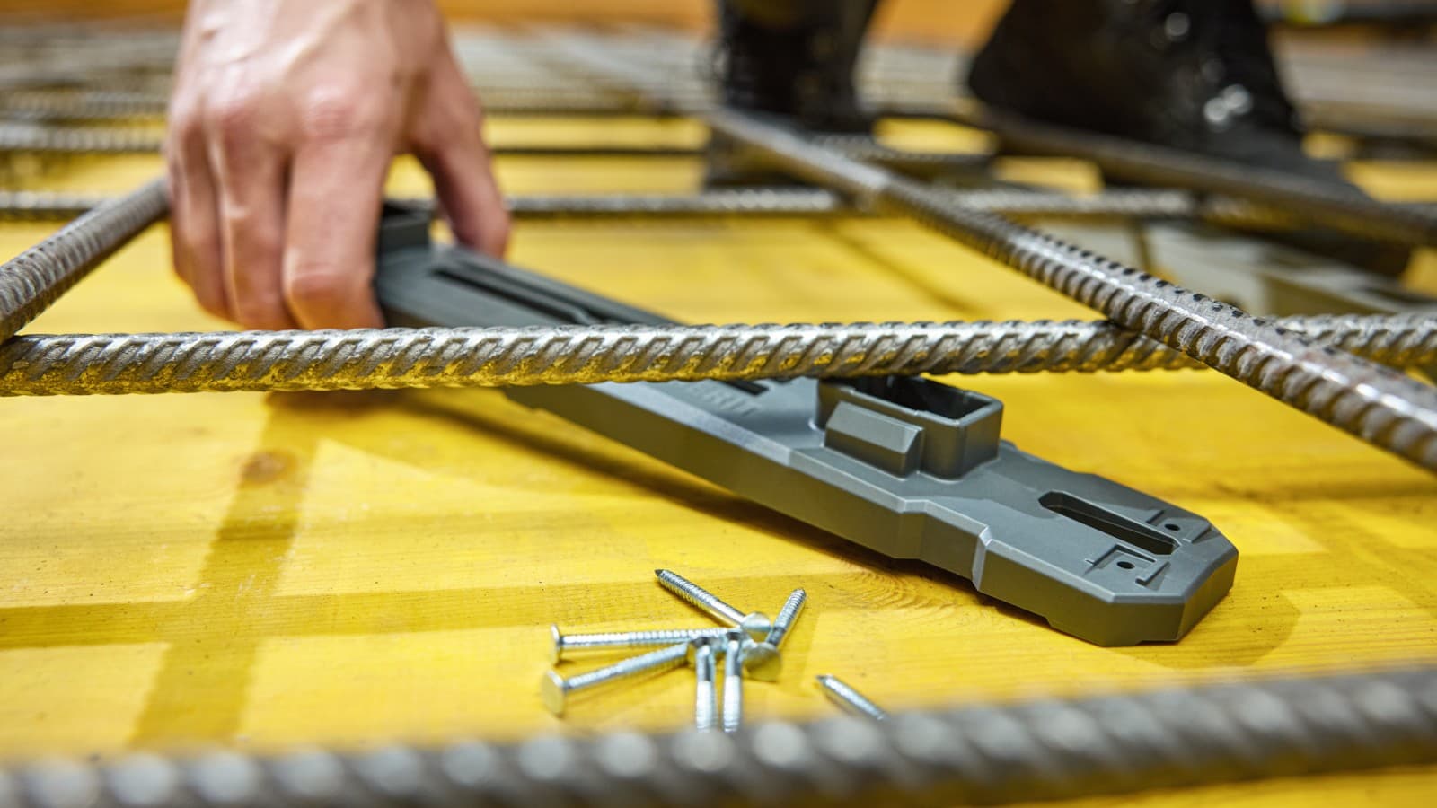 Geberit rörstöd kan också fästas på formen med spikar Geberit rörstöd kan också fästas på formen med spikar