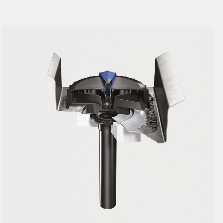 Installation av Geberit Pluvia takavvattningssystem på ett tak med hängrännor av stål Installation av Geberit Pluvia takavvattningssystem på ett tak med hängrännor av stål