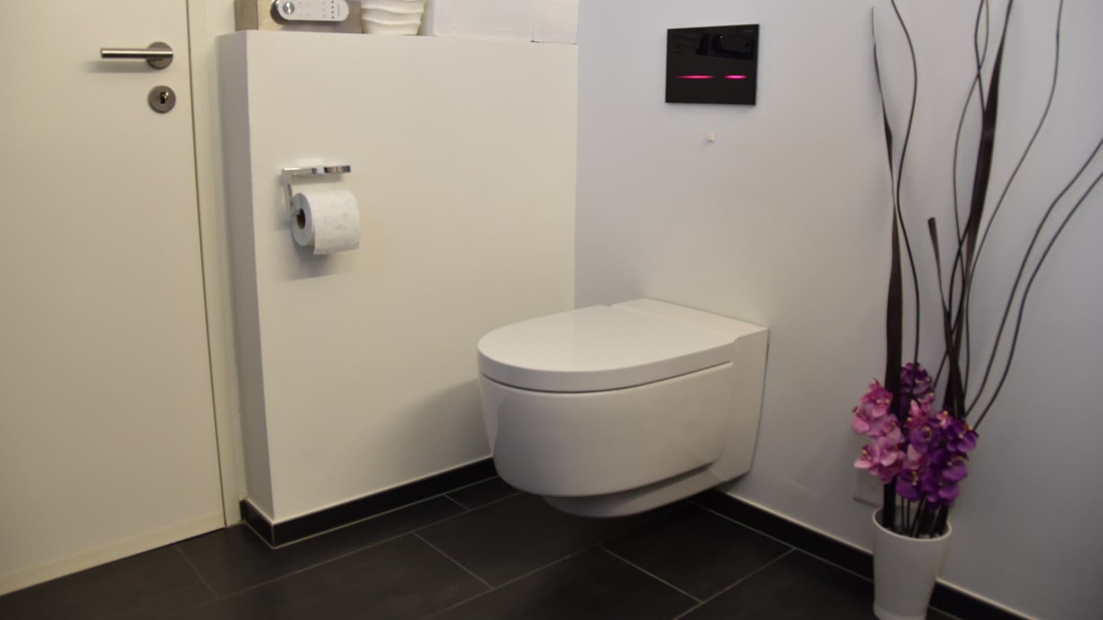 Badrum med olika produkter från Geberit efter renovering Badrum med olika produkter från Geberit efter renovering