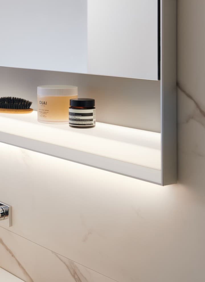 Geberit ONE spegelskåp i anodiserat aluminium Geberit ONE spegelskåp i anodiserat aluminium