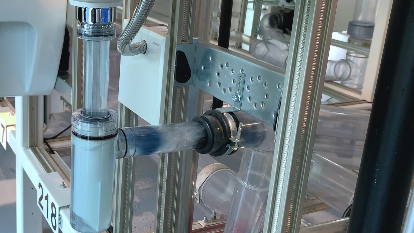 Stoppet lossnar och spolas bort i avloppet Stoppet lossnar och spolas bort i avloppet