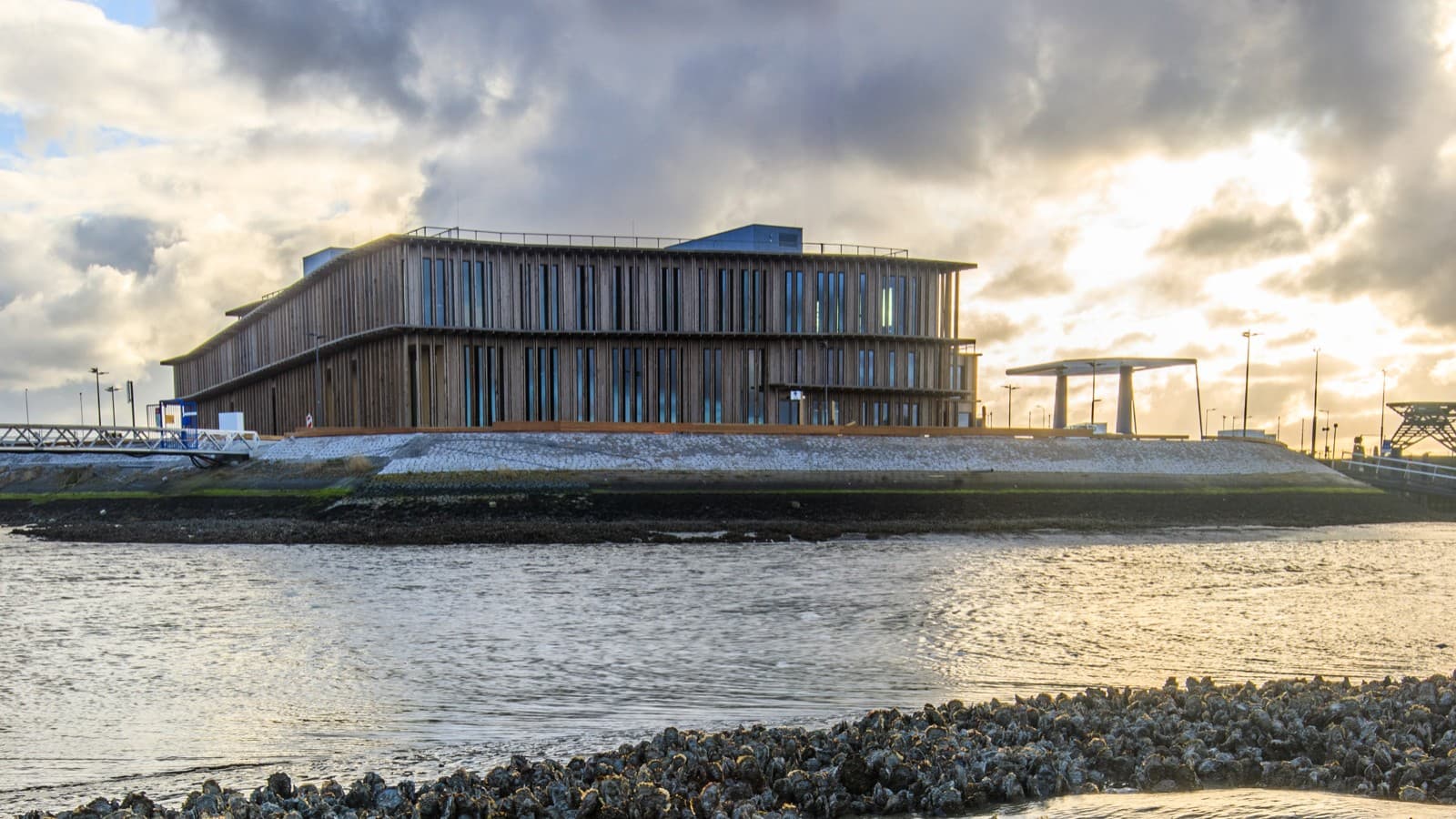 Det nyöppnade Wadden Sea World Heritage Center (© Tjeerd Visser/WEC) Det nyöppnade Wadden Sea World Heritage Center (© Tjeerd Visser/WEC)