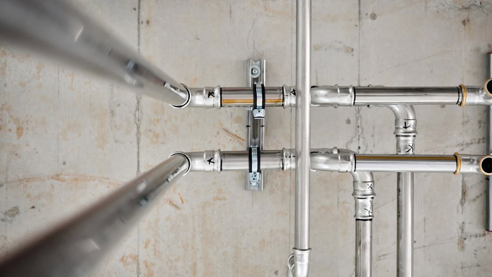 Geberit Mapress Therm användes i AMF:s logistikcenter för trycklufts- och värmeinstallationer Geberit Mapress Therm användes i AMF:s logistikcenter för trycklufts- och värmeinstallationer