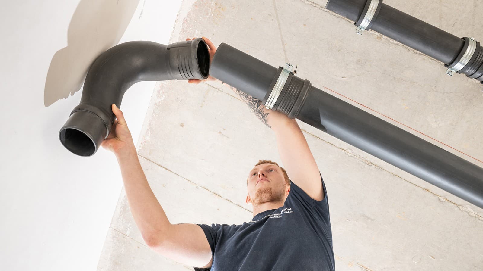 Geberit Silent-Pro BackFlip-böjen ersätter den traditionella riktningsändringen med 45°-böjar Geberit Silent-Pro BackFlip-böjen ersätter den traditionella riktningsändringen med 45°-böjar