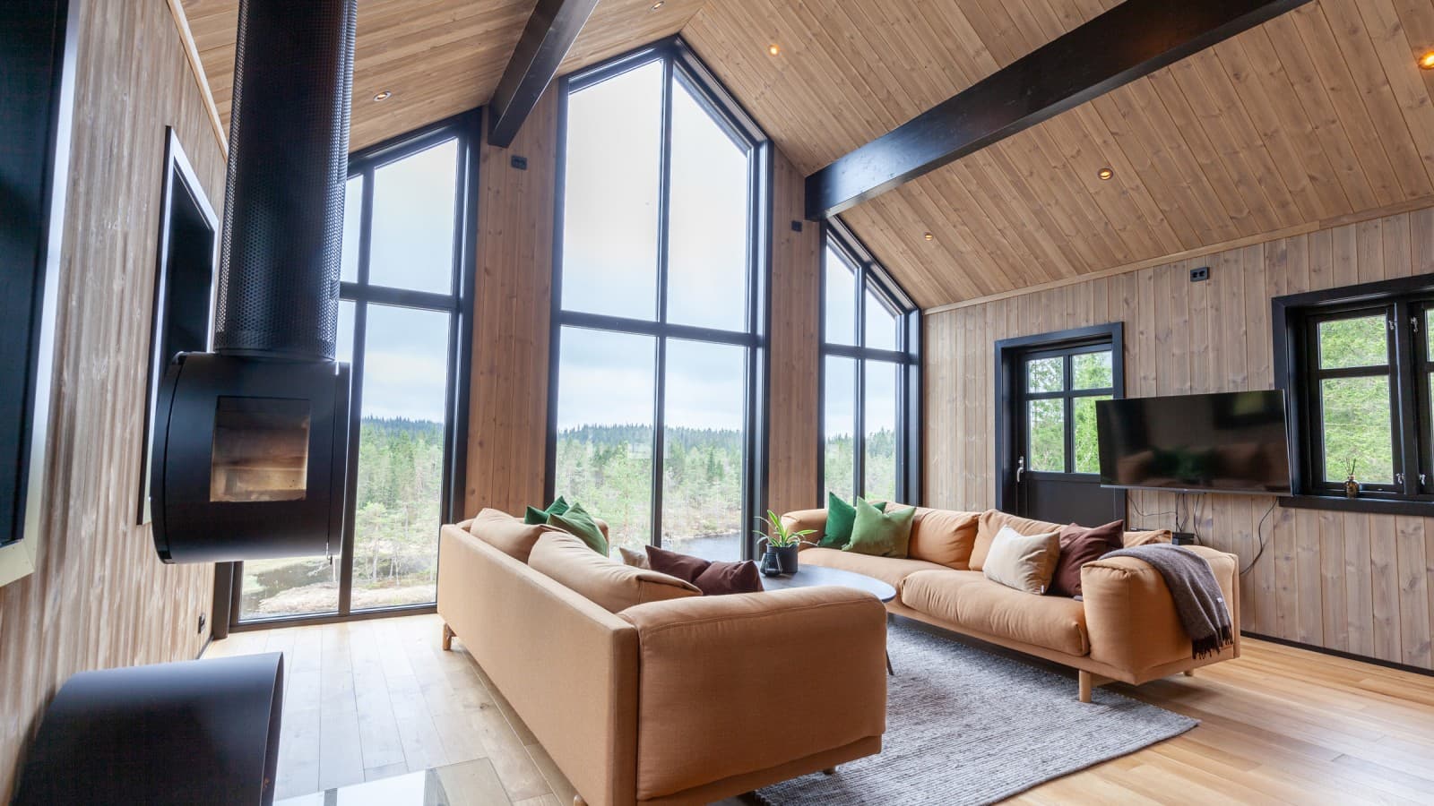 Interiören Fairytale Castle är hemtrevlig tack vare inslagen av trä och ljust utformad med stora fönster (© Geberit) Interiören Fairytale Castle är hemtrevlig tack vare inslagen av trä och ljust utformad med stora fönster (© Geberit)