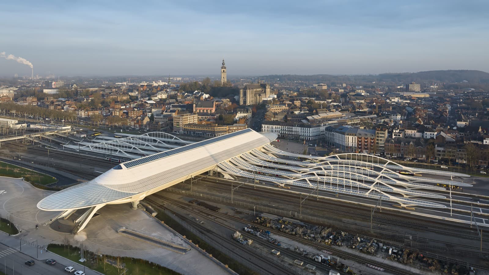 Flygfoto över den nya järnvägsstationen i Mons, Belgien (© Oliver Schuh, Palladium Photodesign) Flygfoto över den nya järnvägsstationen i Mons, Belgien (© Oliver Schuh, Palladium Photodesign)