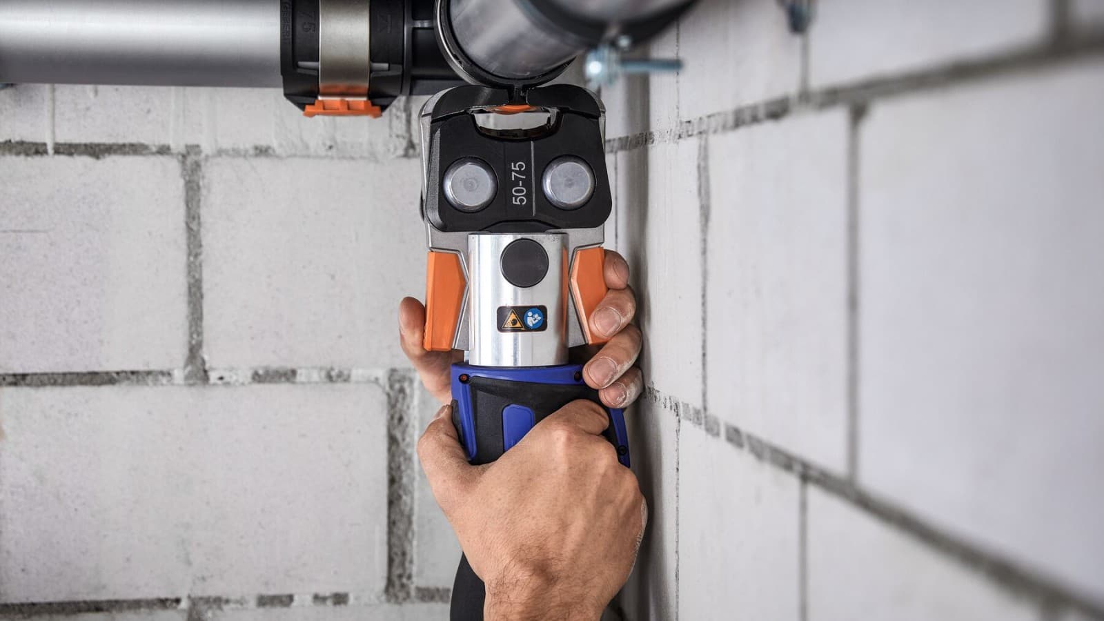 Geberit FlowFit kan pressas i trånga utrymmen Geberit FlowFit kan pressas i trånga utrymmen